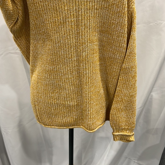 Never worn sweater but no ticket attached - Picture 4 of 8